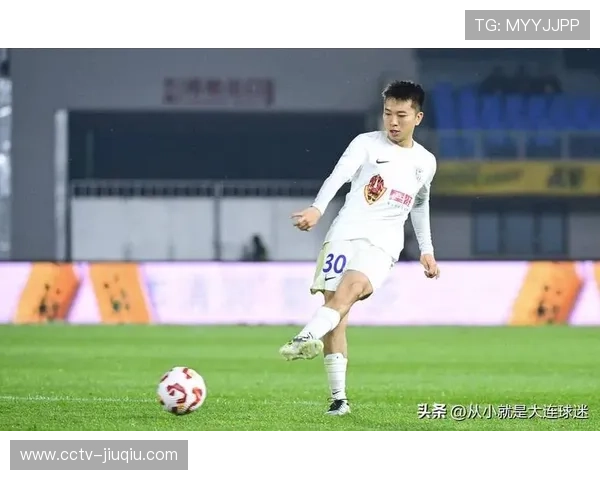 大连英博主场占优却未能破门 半场0比1落后深圳队